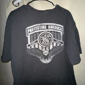 Smith & Wesson short sleeve t-shirt with a patriotic eagle mens size XXL